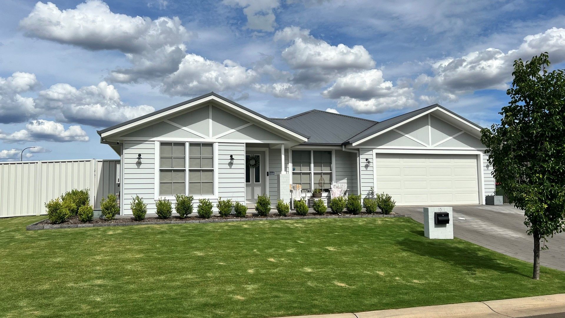 4 bedrooms House in 15 Macintyre Circuit DUBBO NSW, 2830