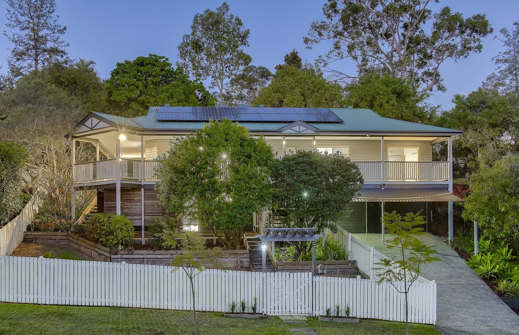 18 Blackwood Drive, Arana Hills Property History & Address Research