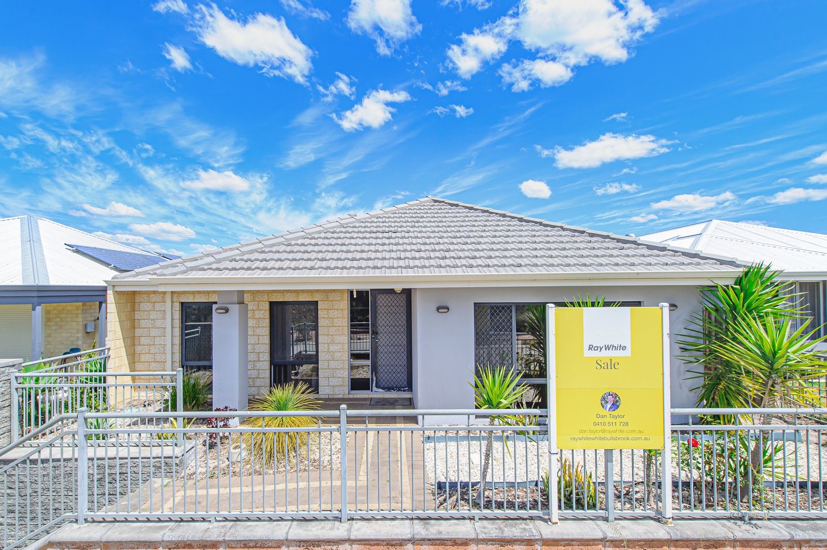 3 bedrooms House in 43 Pineroo Tce ELLENBROOK WA, 6069