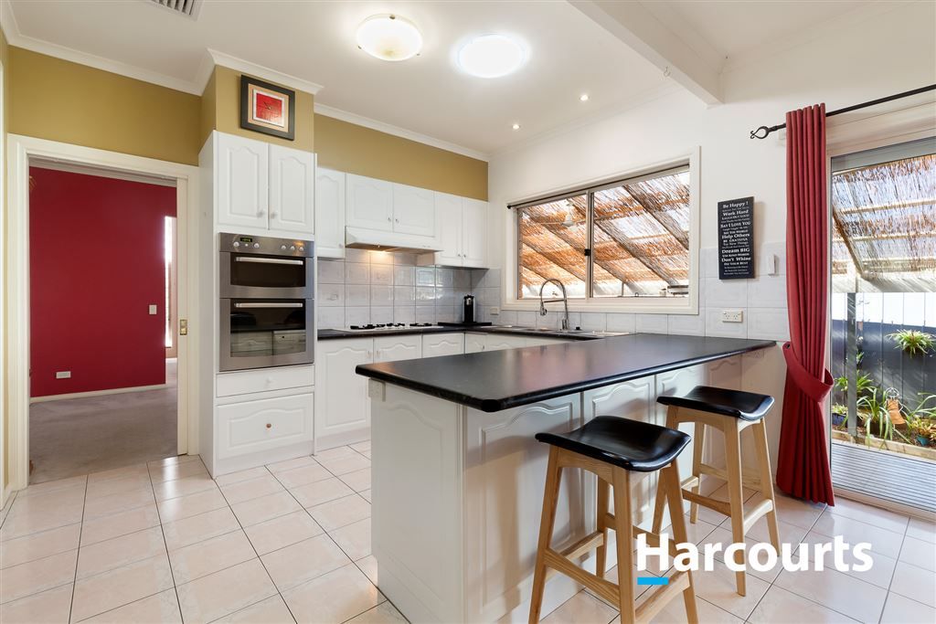 26 Woolnough Drive, Mill Park VIC 3082, Image 2