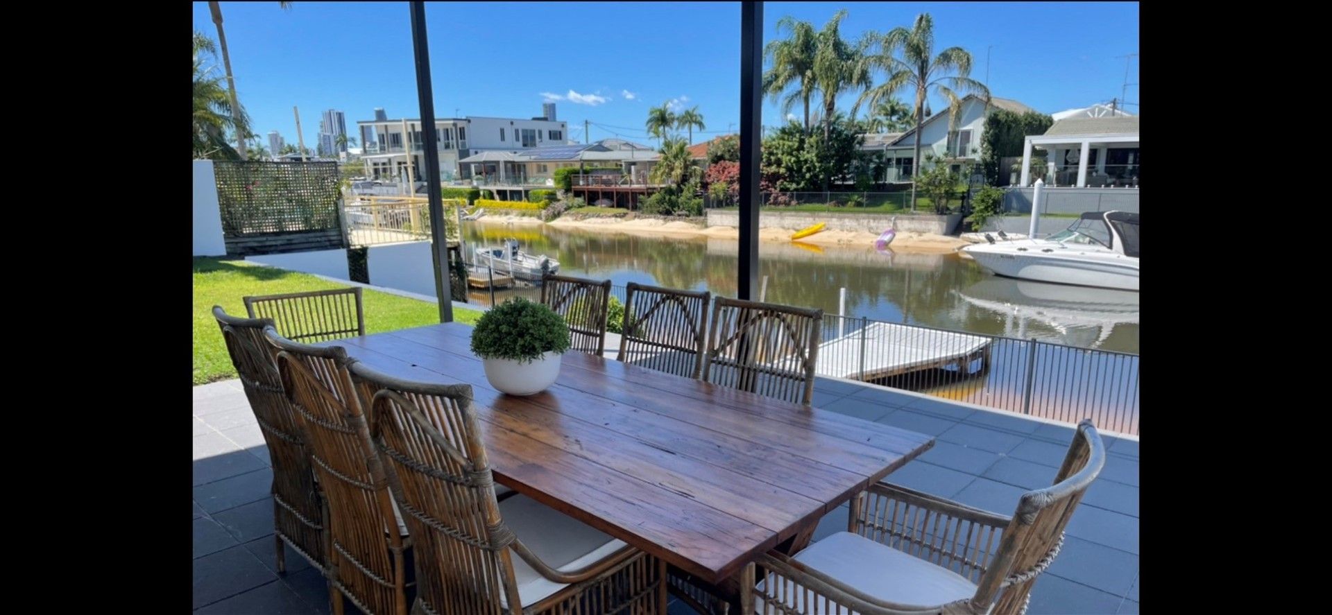 4 bedrooms House in 6 Pasadena Court BROADBEACH WATERS QLD, 4218