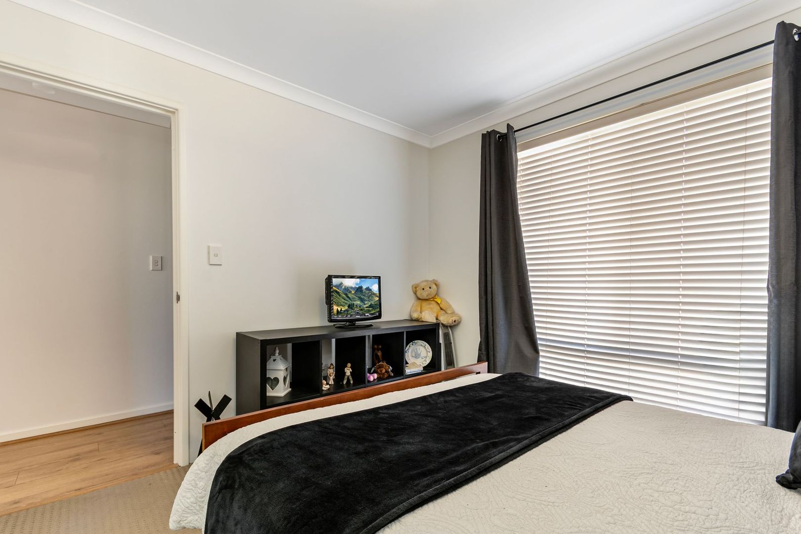 1 Clew Way, Jindalee WA 6036, Image 2