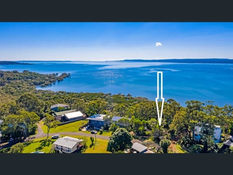32 Blue Waters Crescent, Macleay Island QLD 4184
