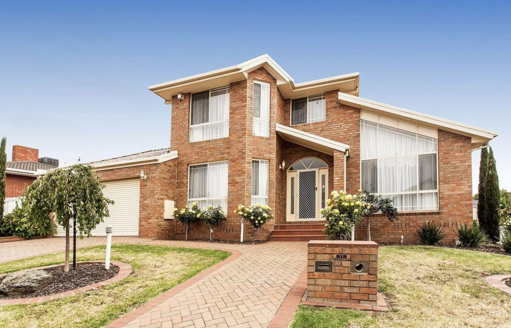 4 bedrooms House in 11 Gardenview Close MILL PARK VIC, 3082