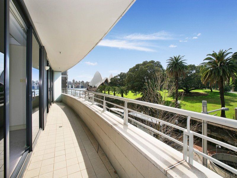 2 bedrooms Apartment / Unit / Flat in 42/5 Macquarie Street SYDNEY NSW, 2000