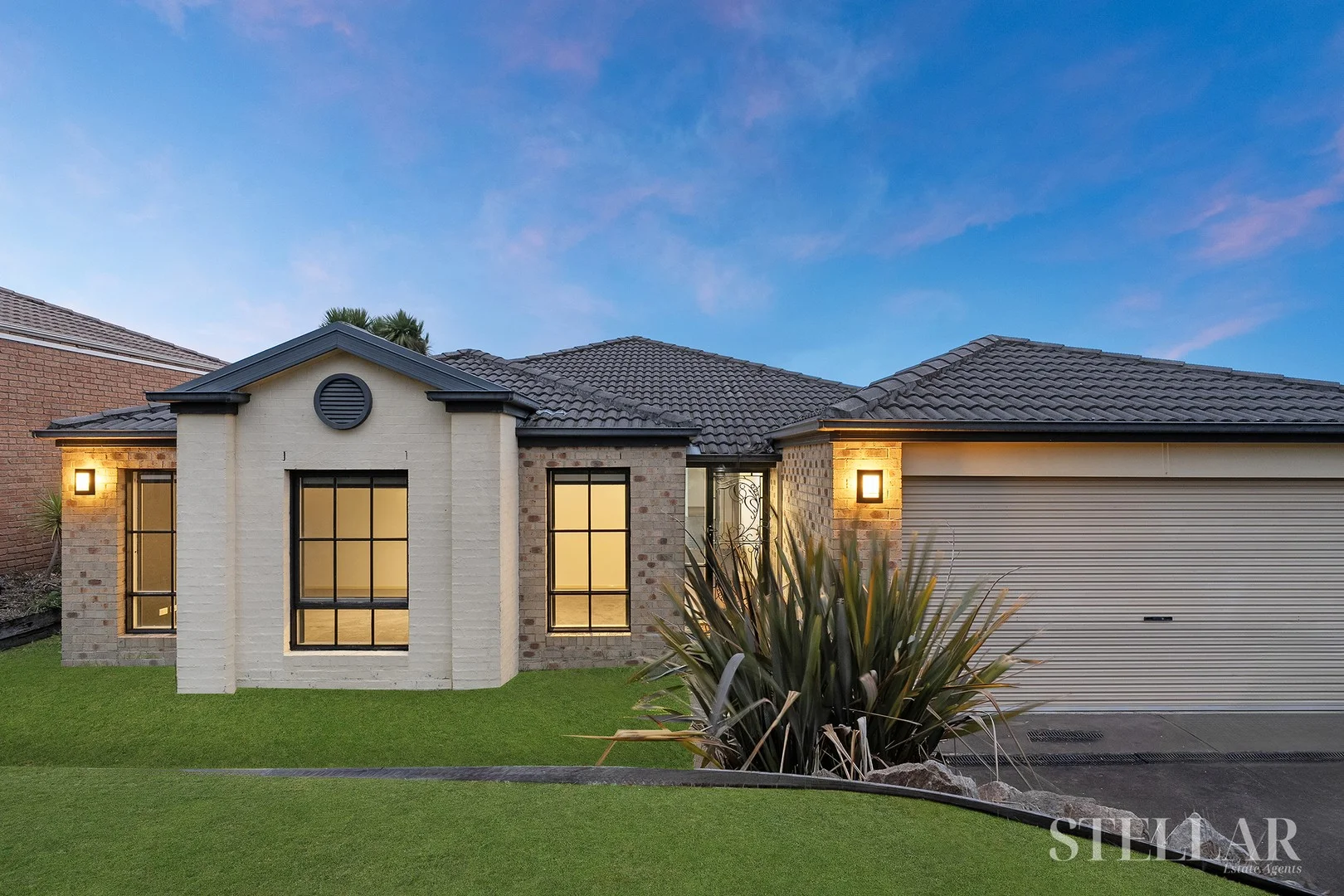 10 Leigh Drive, Pakenham VIC 3810