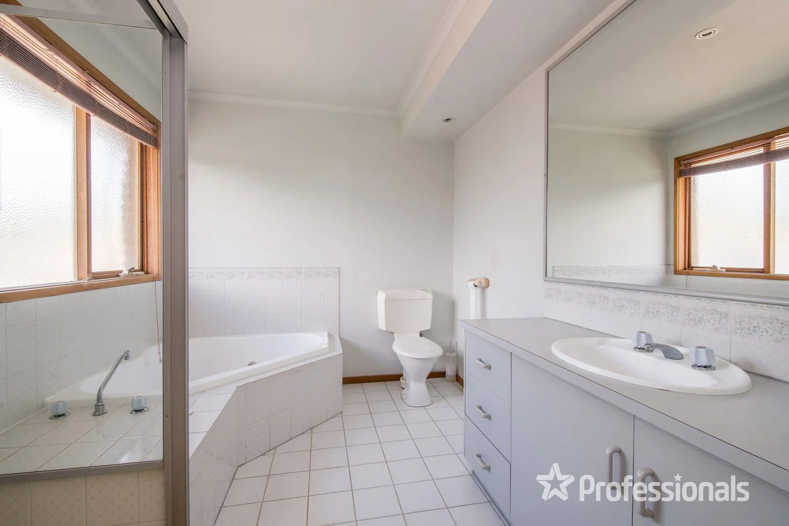 Additional image 18 of 25 Watersedge Close, Knoxfield VIC 3180