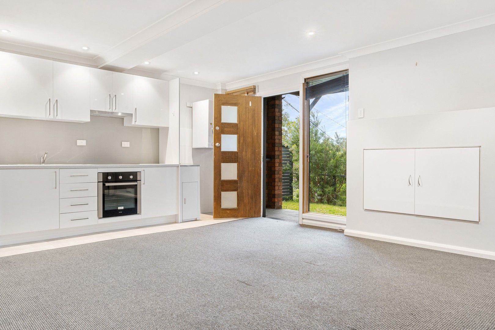 1 bedrooms Apartment / Unit / Flat in 36a Sladden Road YARRAWARRAH NSW, 2233