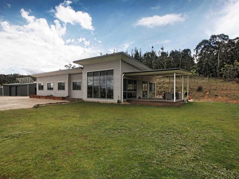 5 bedrooms House in 120 Boundary Road PIPERS CREEK VIC, 3444