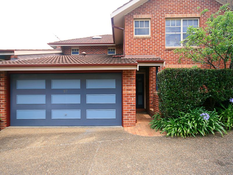 3 bedrooms Villa in 27/40 Strathalbyn Drive OATLANDS NSW, 2117