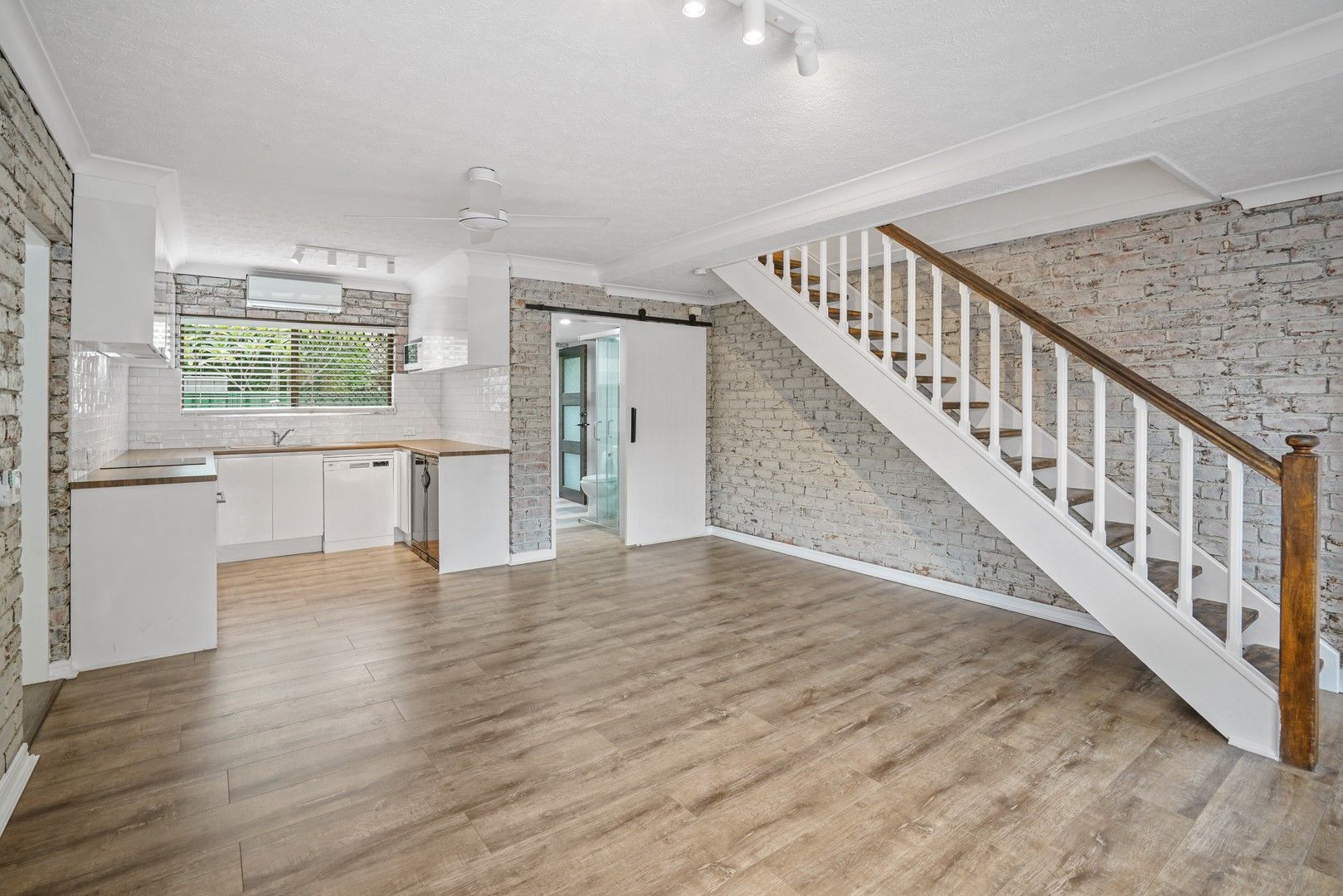 Townhouse in 4/148 Frank Street, LABRADOR QLD, 4215