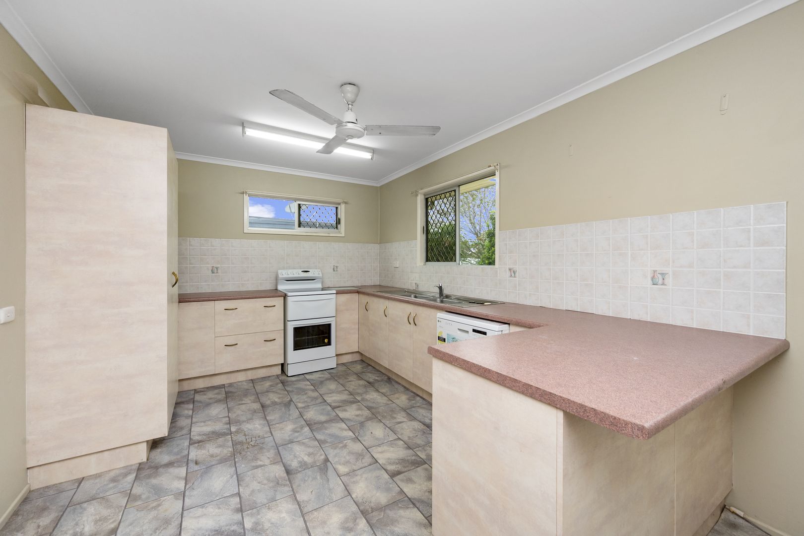 26 Hudson Street, Kirwan QLD 4817, Image 2