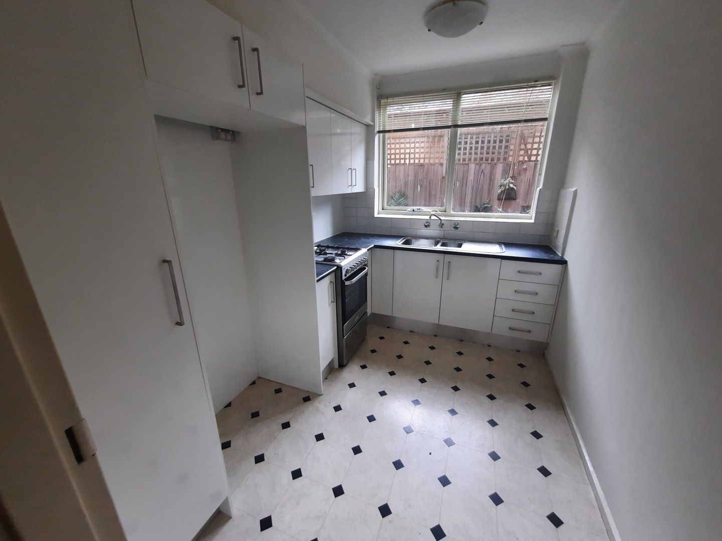 2 bedrooms Apartment / Unit / Flat in 67 Mitford Street ST KILDA VIC, 3182