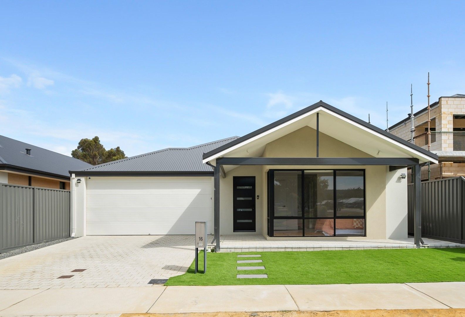 3 bedrooms House in 16 Moorland Loop GOSNELLS WA, 6110