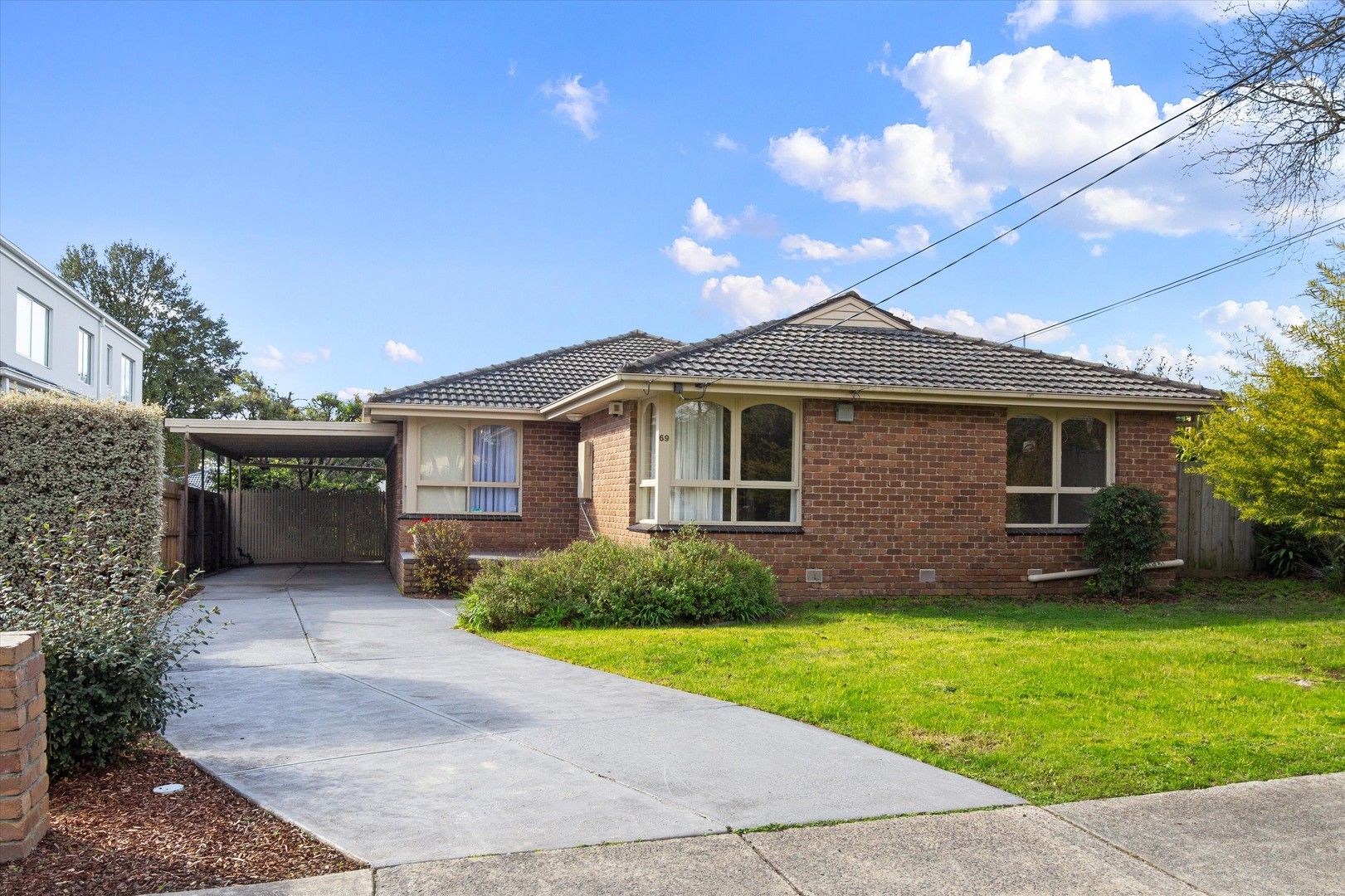 5 bedrooms House in 69 Allanfield Crescent BORONIA VIC, 3155