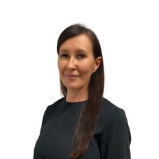 Julie Norris, Property manager