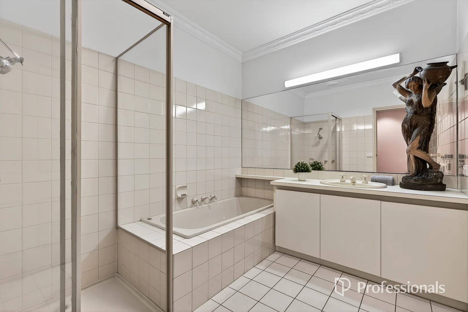 Additional image 8 of 1/4 Hopetoun Avenue, Canterbury VIC 3126