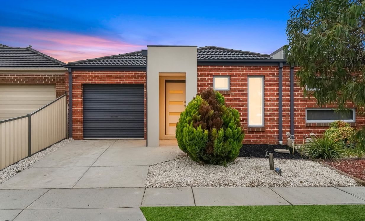 3 bedrooms House in 1/43 Horseshoe Circuit TRUGANINA VIC, 3029