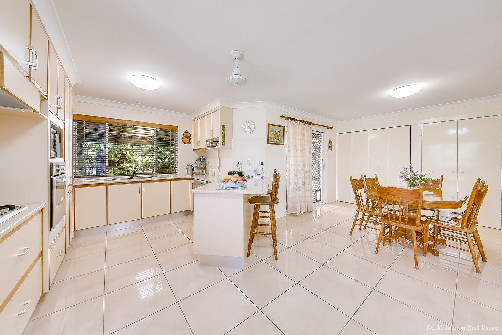 24 Rhys Avenue, The Caves QLD 4702, Image 2
