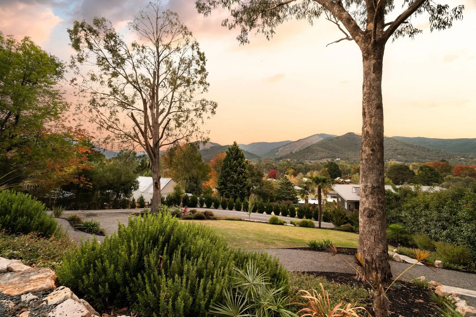 18 Blue Hills Rise, Bright VIC 3741