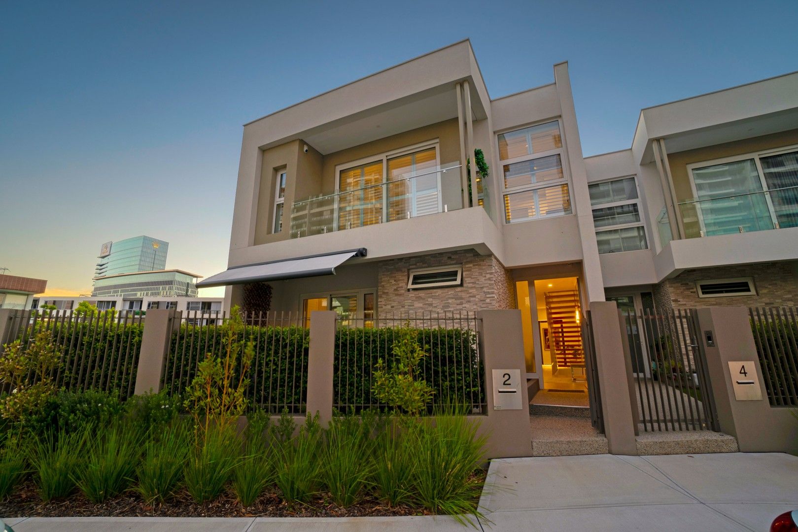 5 bedrooms House in 2 The Promenade BURSWOOD WA, 6100