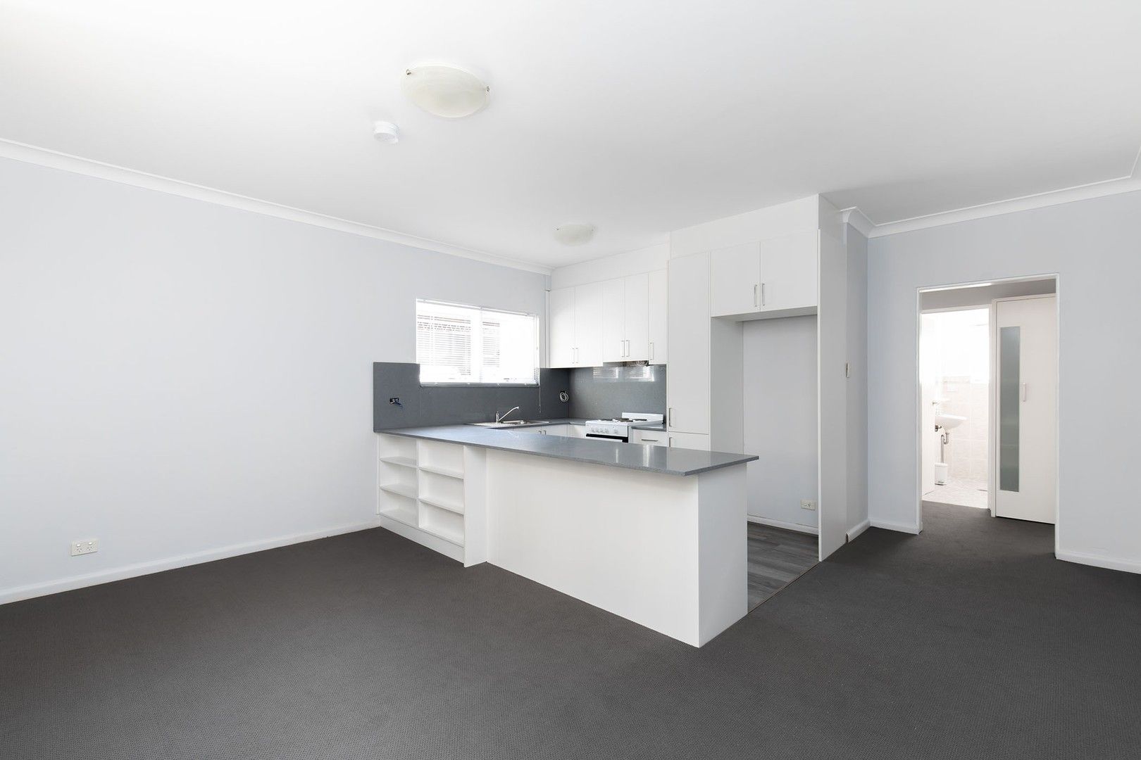 2 bedrooms Apartment / Unit / Flat in 4/17 Sturdee Parade DEE WHY NSW, 2099