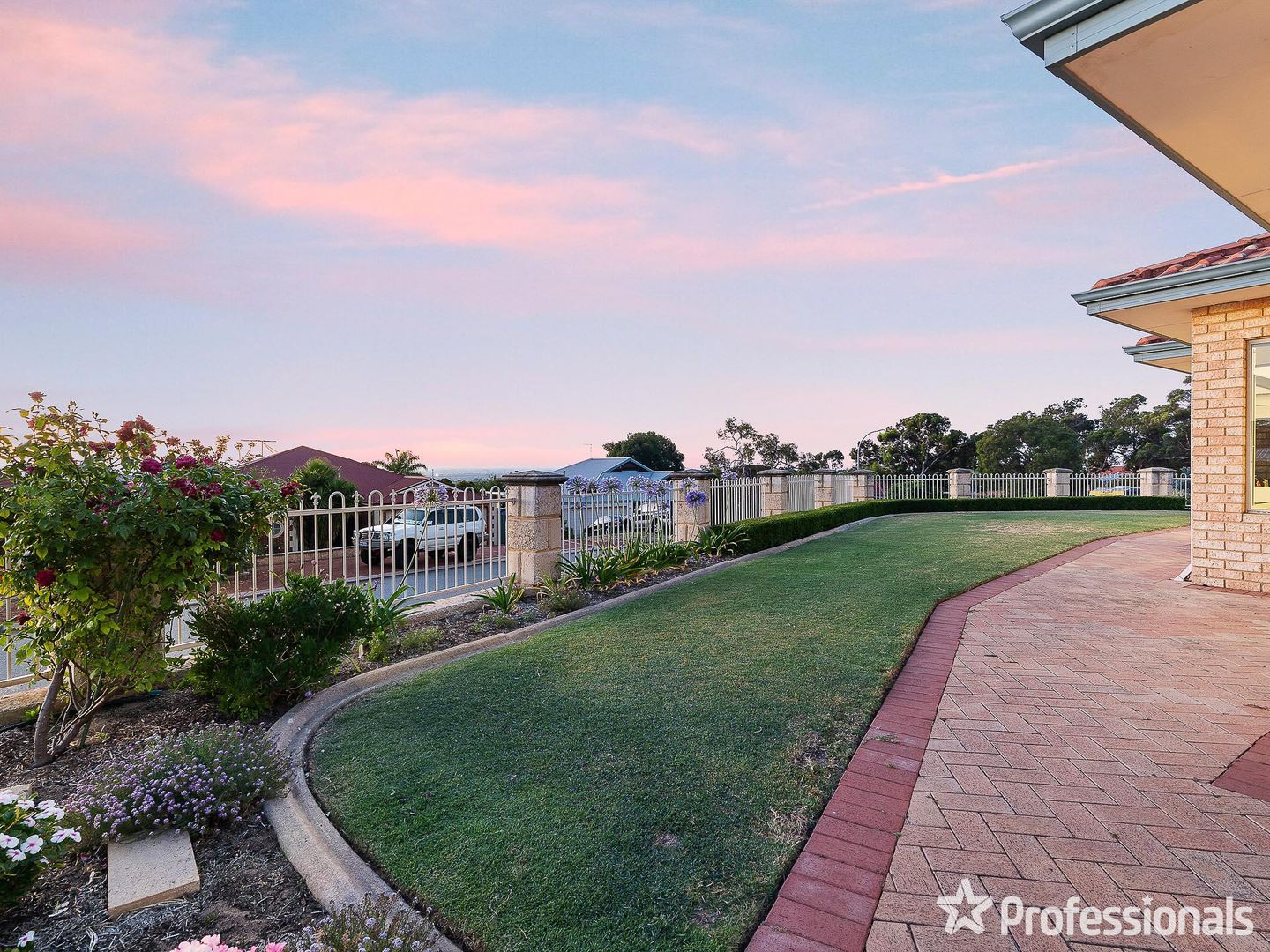 34 Cupello Drive, Swan View WA 6056, Image 2