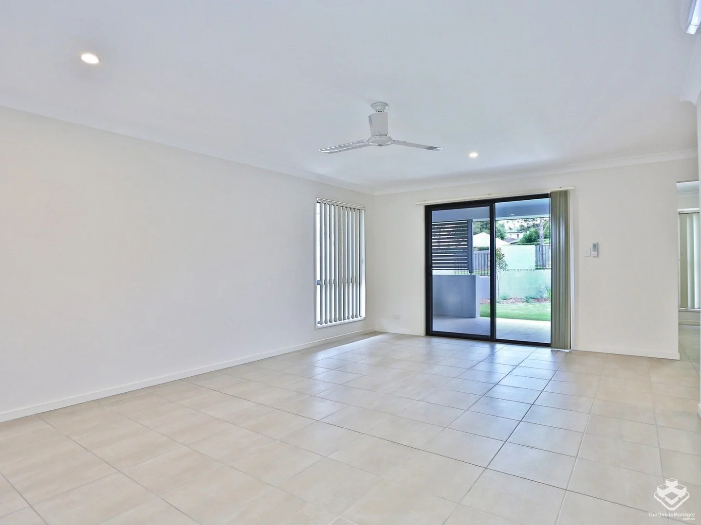 Additional image 2 of ID:21173616/10 Emerald Place, Bridgeman Downs QLD 4035