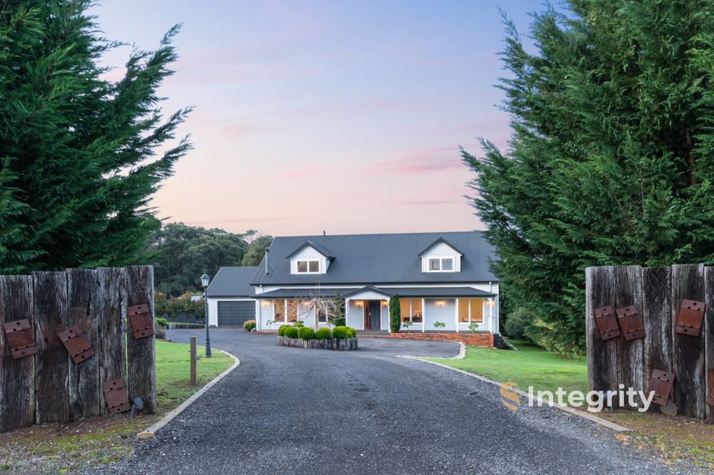 4 bedrooms House in 13 Monarch Close KINGLAKE WEST VIC, 3757