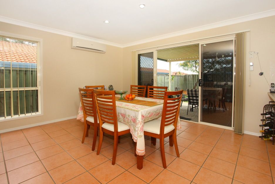 18 Marble Arch Place, Arundel QLD 4214, Image 2