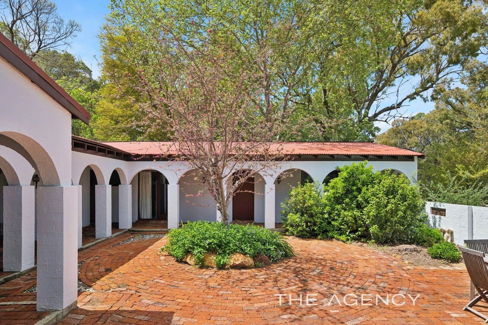 6 bedrooms House in 925 Short Street MOUNT HELENA WA, 6082