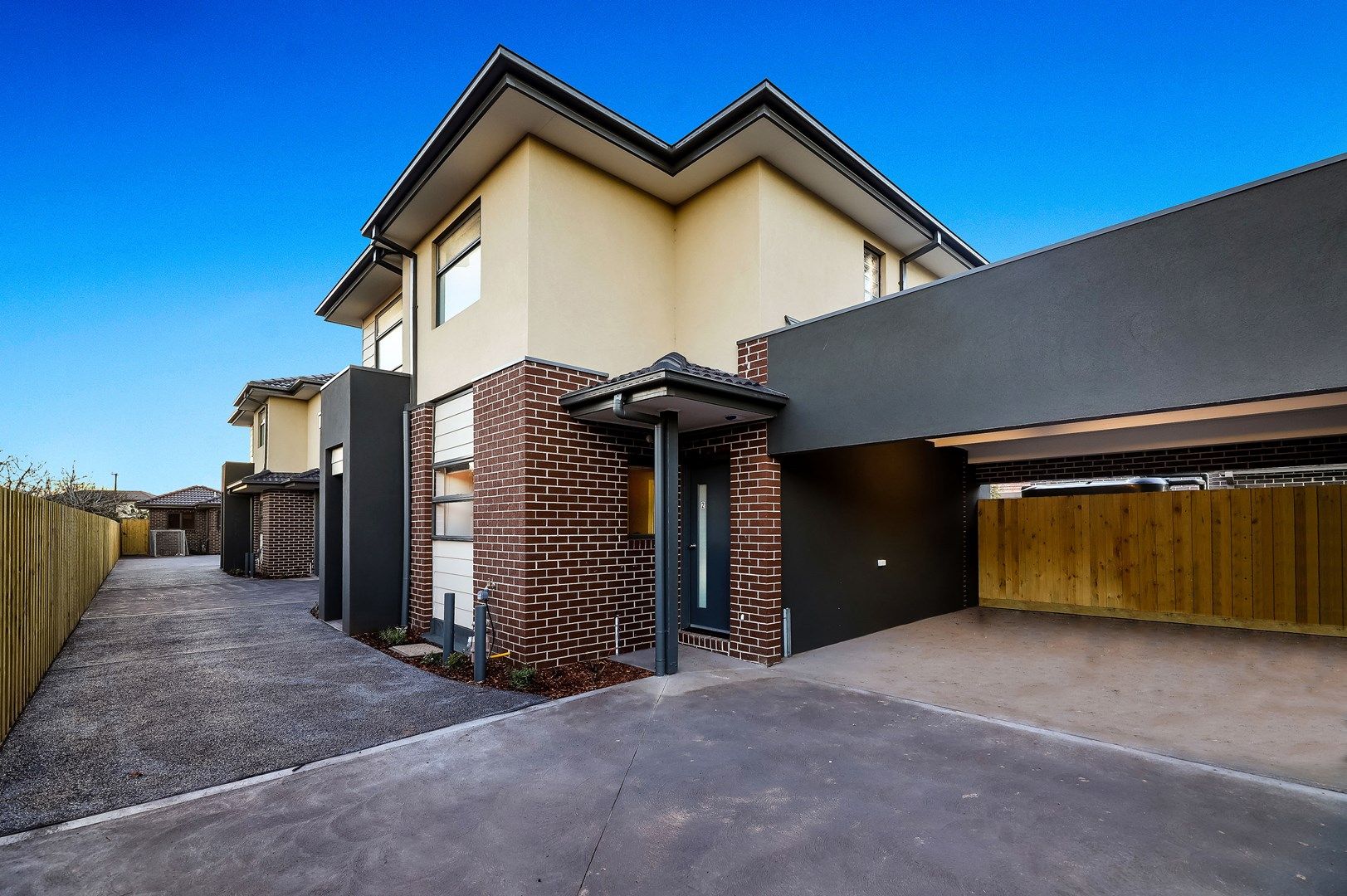 2 bedrooms Townhouse in 2/19 Becket Street South GLENROY VIC, 3046