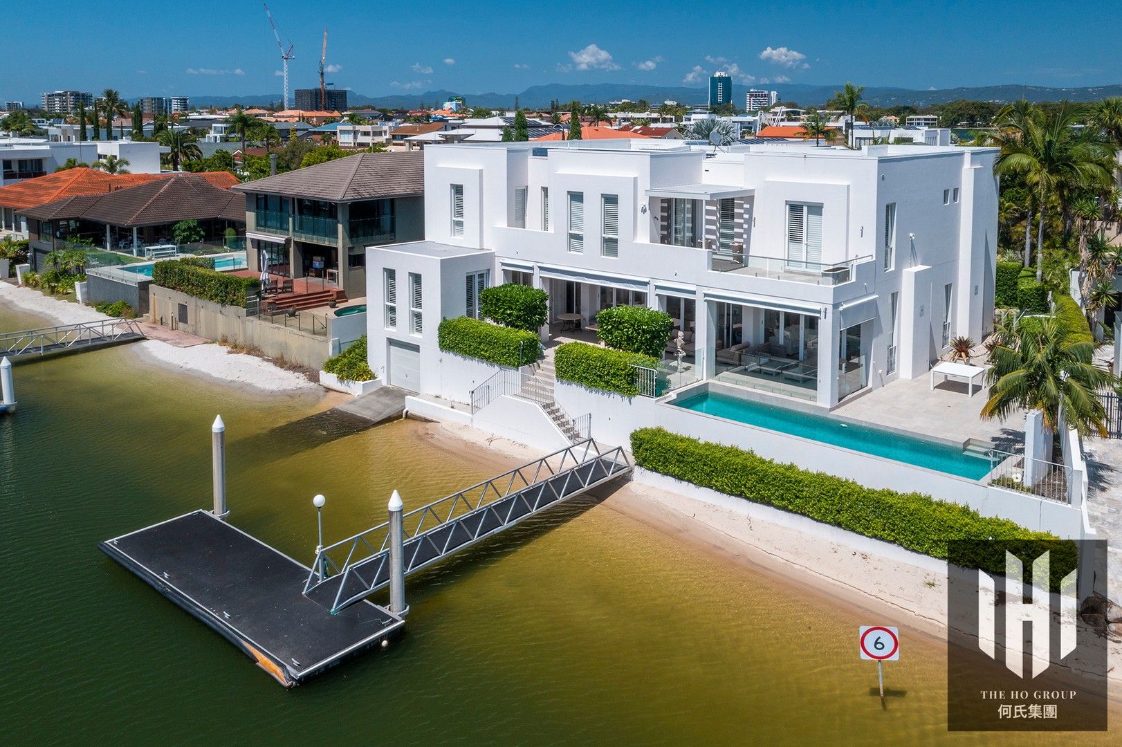 5 bedrooms House in 27 Midshipman Court PARADISE WATERS QLD, 4217