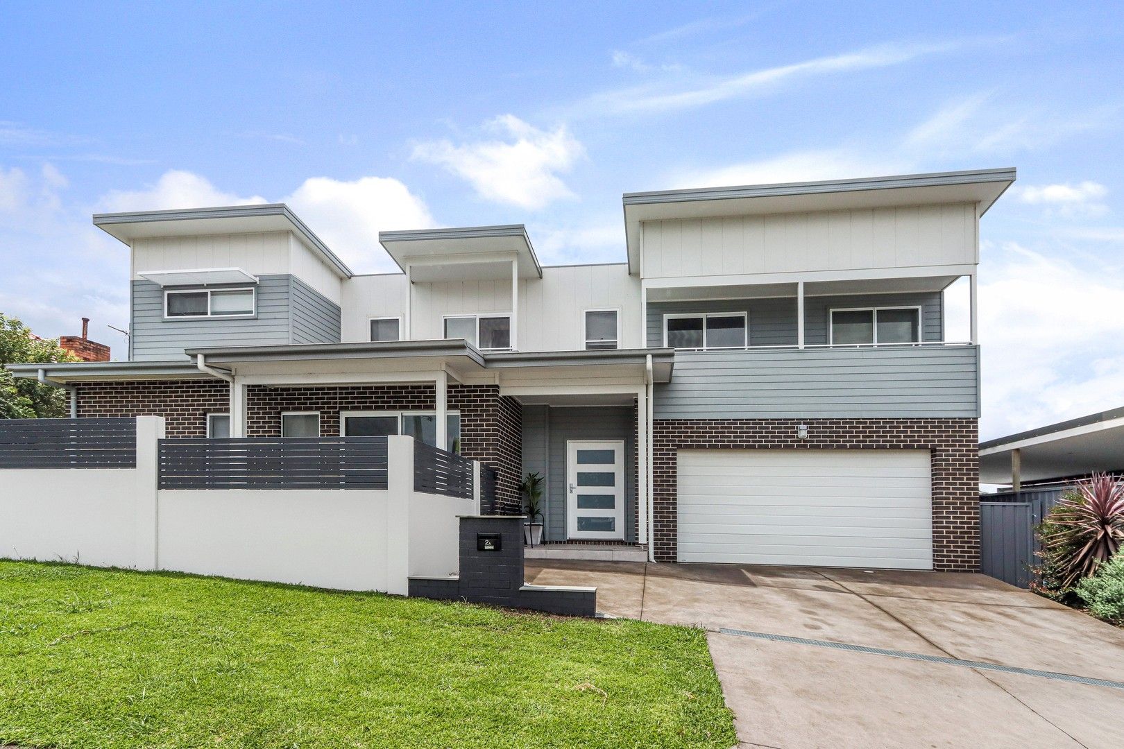 4 bedrooms House in 1/2a Lewis Drive FIGTREE NSW, 2525