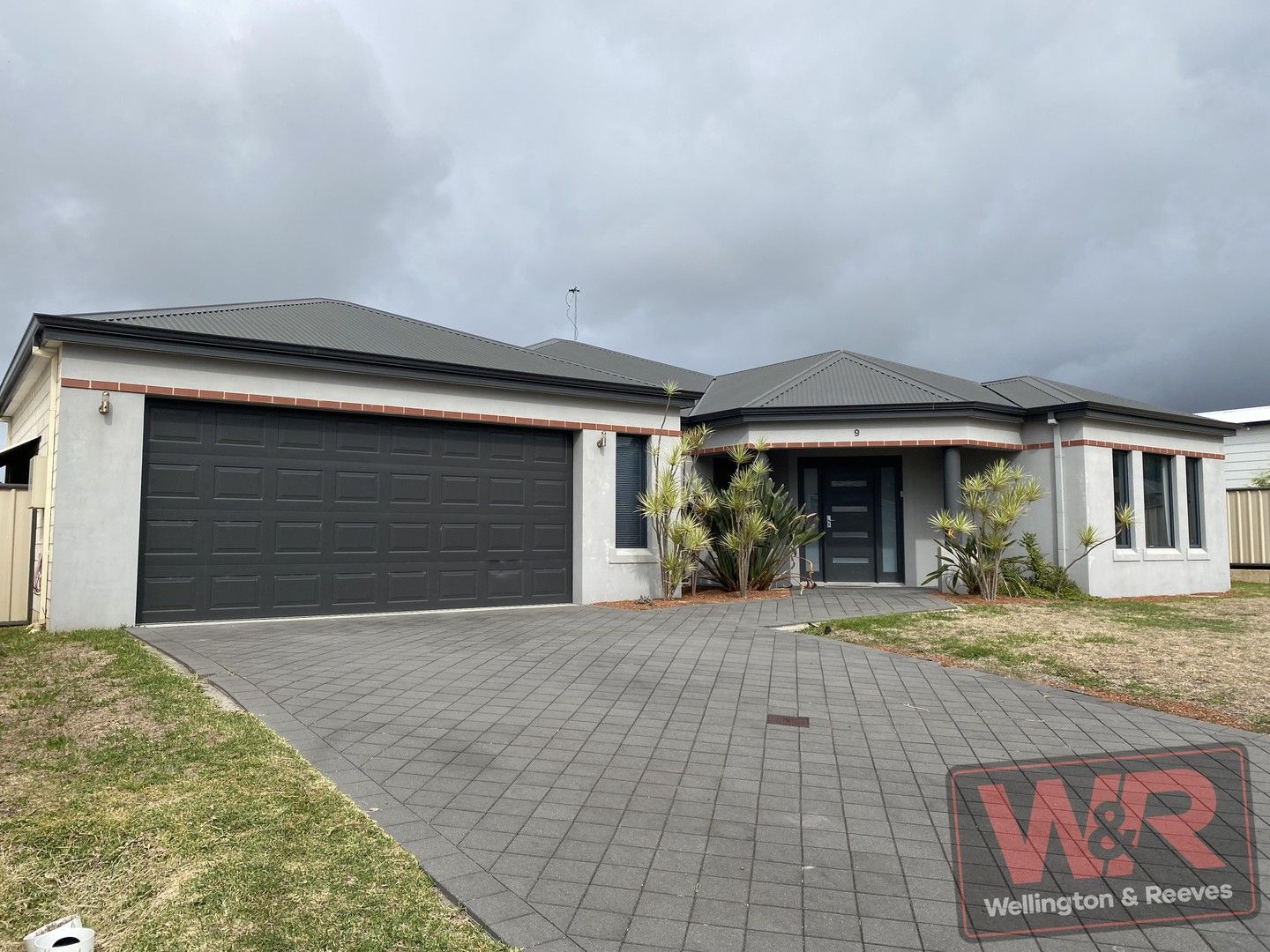 4 bedrooms House in 9 Elaray Way LANGE WA, 6330