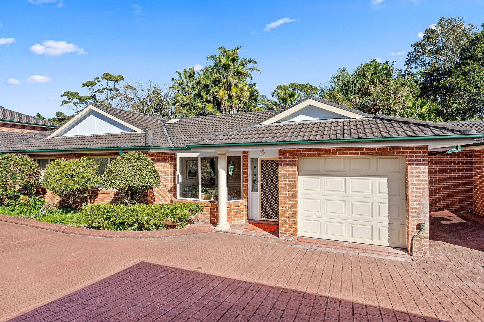 2 bedrooms Villa in 6/15 McAlister Avenue ENGADINE NSW, 2233