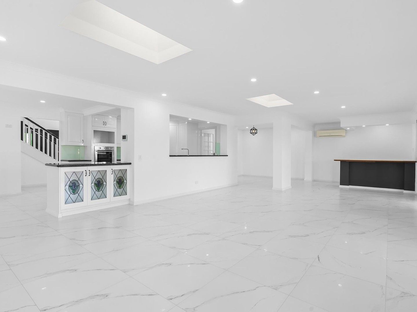 5 bedrooms House in 30 Conifer Crescent BROADBEACH WATERS QLD, 4218