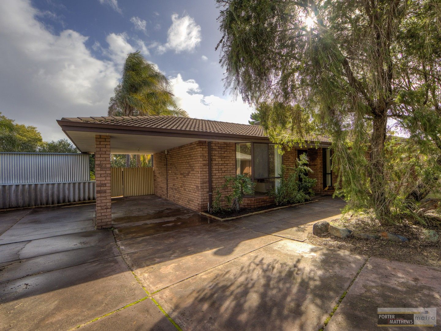 3 bedrooms House in 17 Tallerack Way FORRESTFIELD WA, 6058
