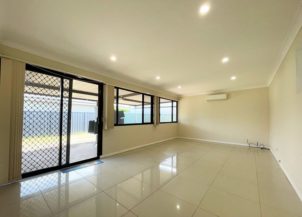 3 bedrooms House in 12 Charles Todd Crescent WERRINGTON COUNTY NSW, 2747