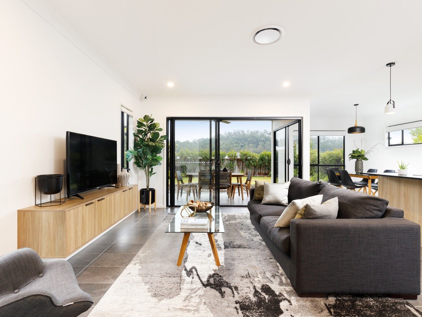 4 bedrooms House in 8 Miami Street SPRING MOUNTAIN QLD, 4300