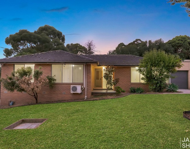 19 Essex Park Drive, Endeavour Hills VIC 3802