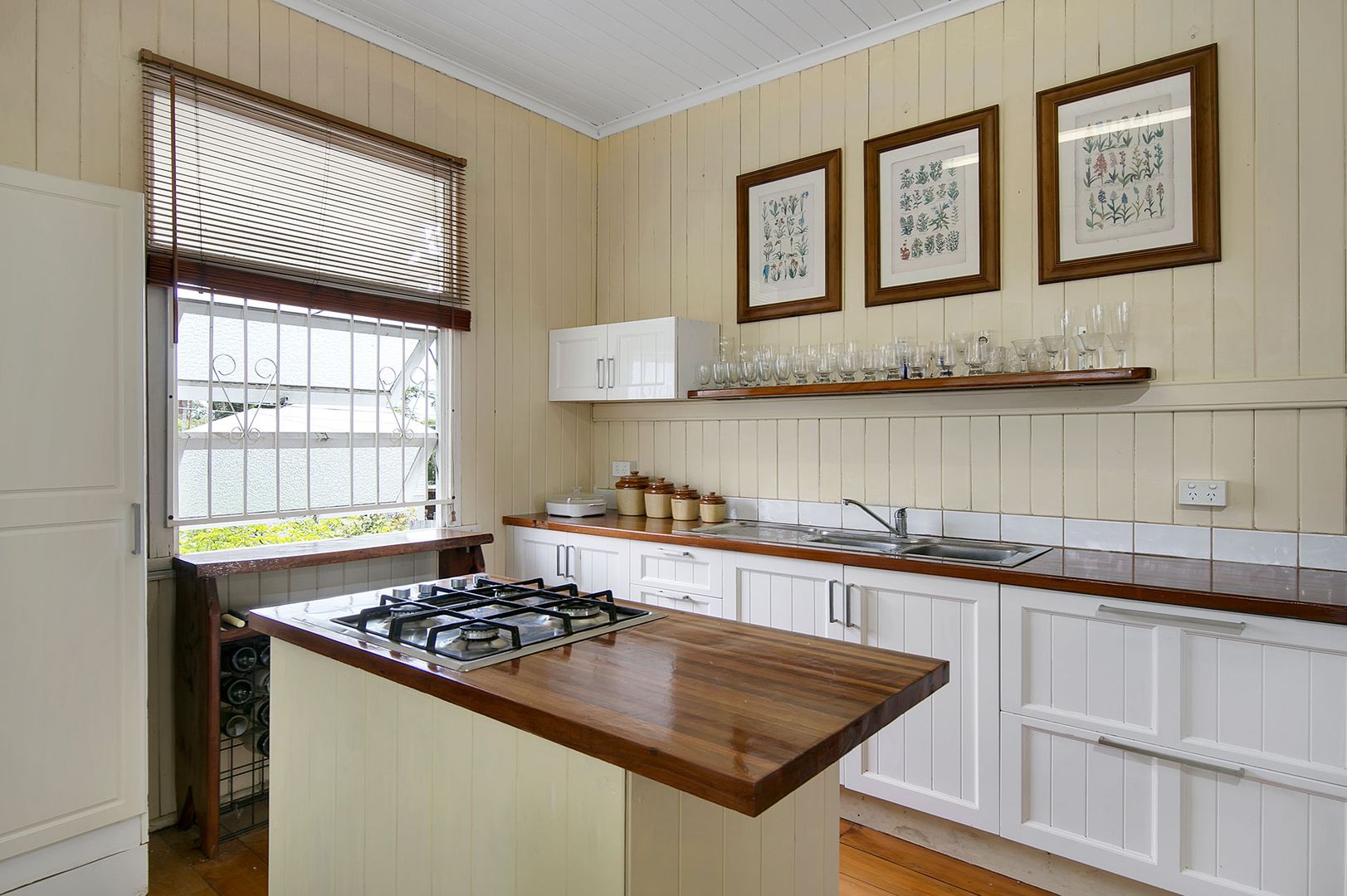 43 Whites Road, Manly West QLD 4179, Image 2