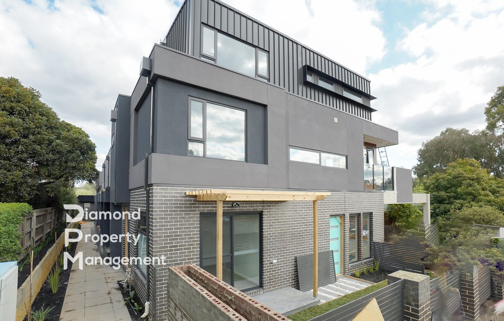 3 bedrooms Townhouse in 8/74 Whitehorse Road BLACKBURN VIC, 3130