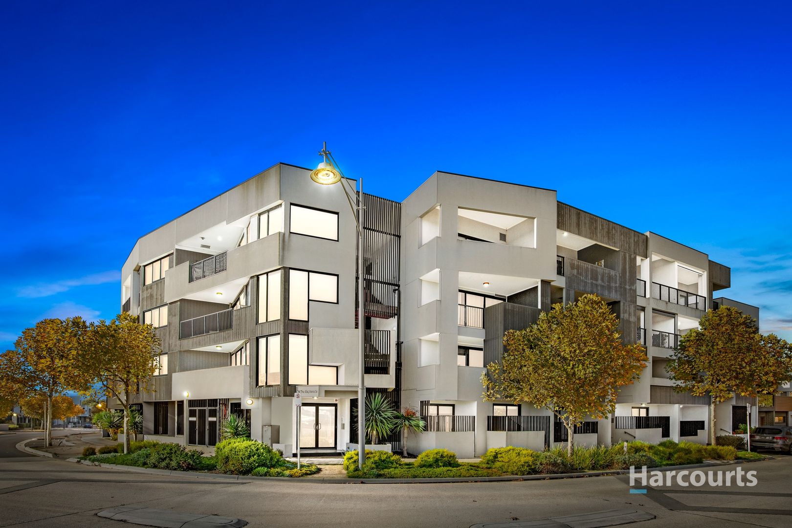 15/76 The Esplanade , Caroline Springs Property History & Address