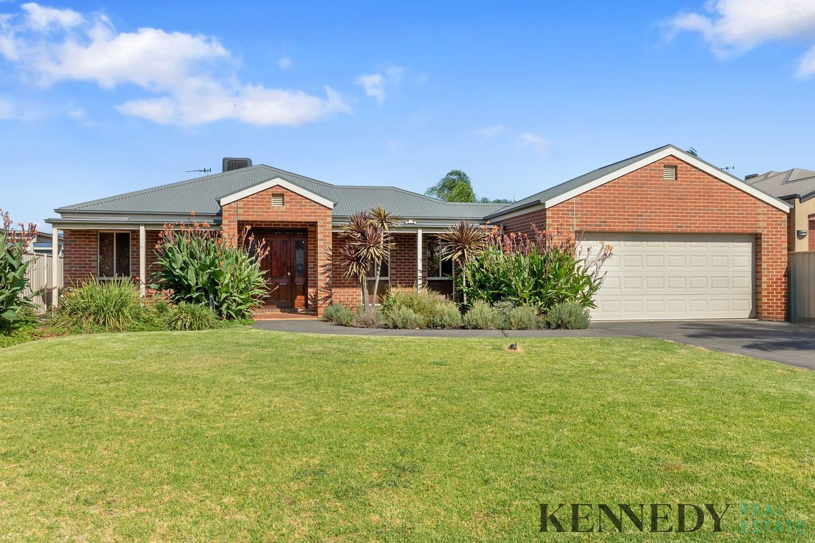 15 Steneker Crescent, Yarrawonga VIC 3730, Image 0