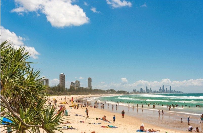 5 bedrooms House in  BURLEIGH WATERS QLD, 4220