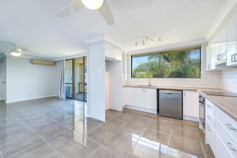 2 bedrooms Apartment / Unit / Flat in Unit 18/6 BROOKE AVENUE PALM BEACH QLD, 4221