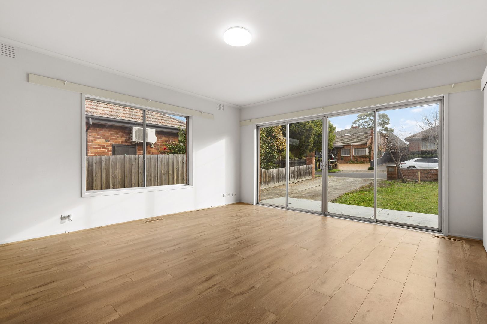 90 Parer Street, Burwood VIC 3125, Image 2