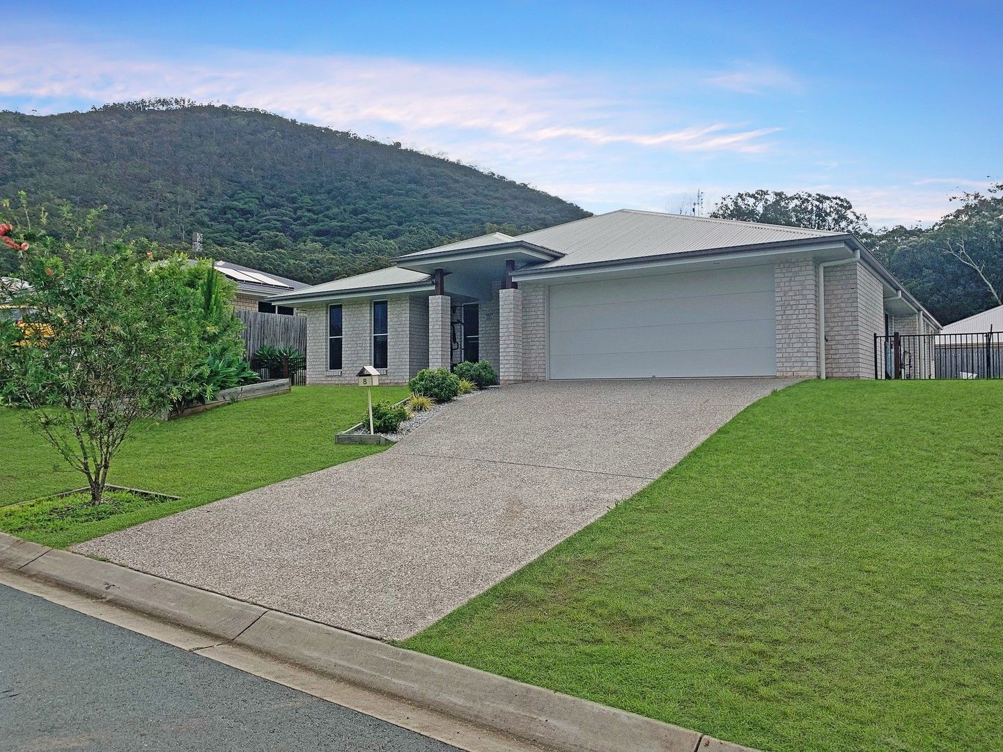 4 bedrooms House in 8 Karumba Place BEERWAH QLD, 4519