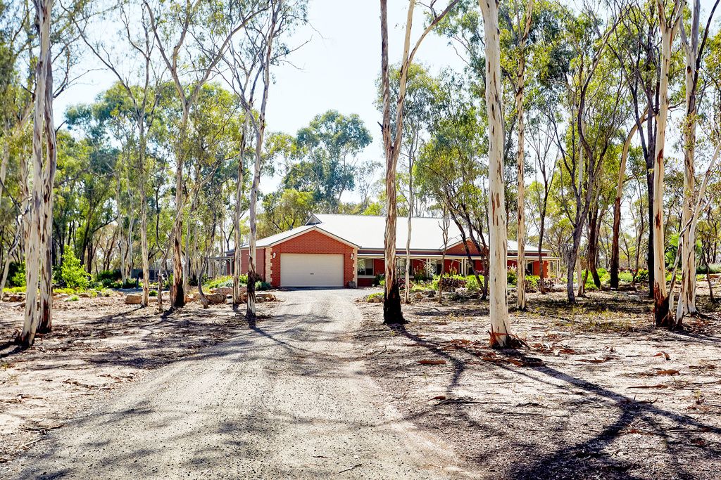 6 Heath Avenue, Junortoun VIC 3551, Image 0